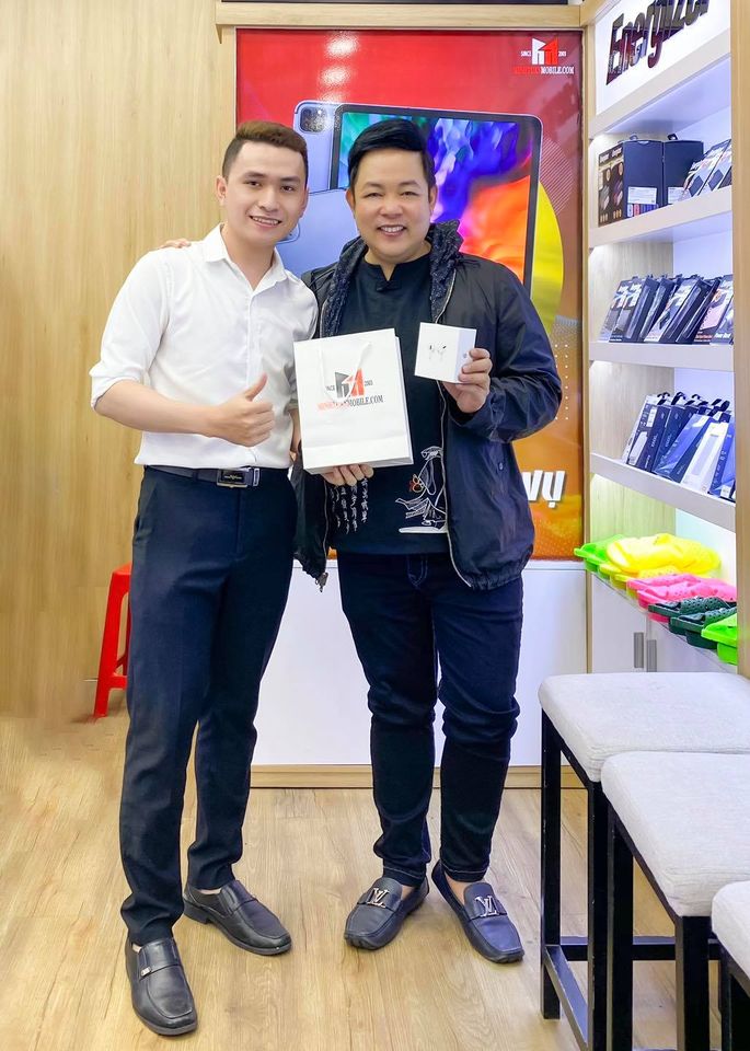 Bất ngờ xen lẫn cảm động khi được ca sĩ Quang Lê ghé ủng hộ?