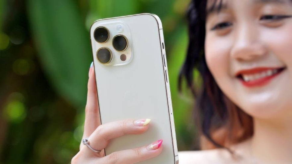 Đừng bao giờ đặt điện thoại ở 4 chỗ này!