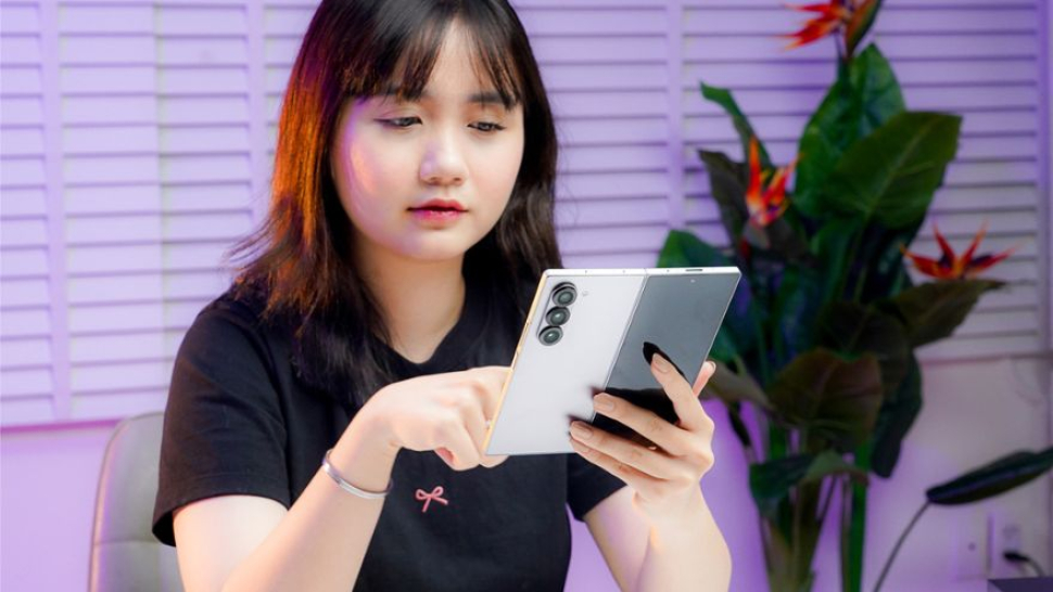 7 tính năng quan trọng cần xem xét khi mua điện thoại gập
