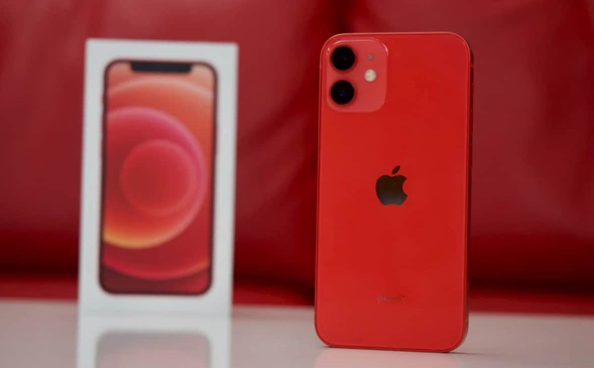 Bạn thấy phiên bản màu sắc nào trên iPhone 12 và iPhone 12 Mini ấn tượng nhất?