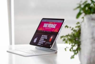 iPad với màn hình AMOLED ra mắt vào năm 2023, Touch Bar trên MacBook Pro sẽ bị loại bỏ trong tương lai