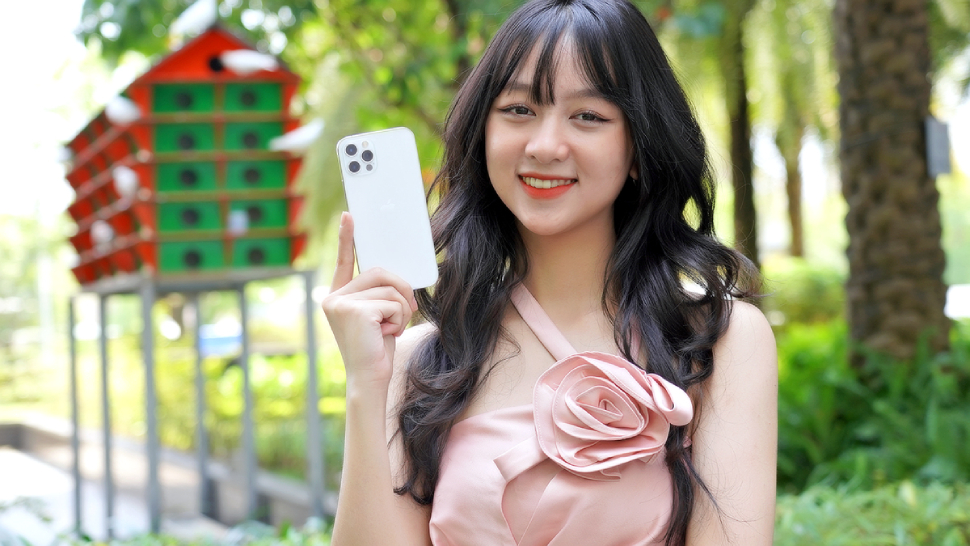 Bảo vệ sự riêng tư với cường lực chống nhìn trộm cho iPhone