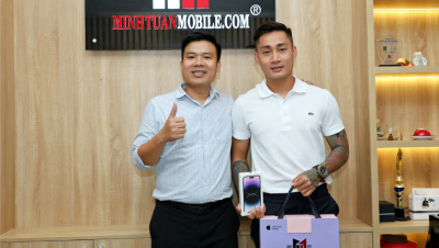 Cầu thủ Hồ Tuấn Tài tậu iPhone 14 Pro Max sang xịn mịn