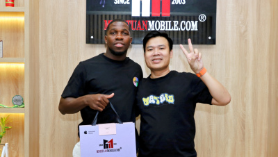 Chân sút người Jamaica, Rimario sắm iPhone 14 Pro Max