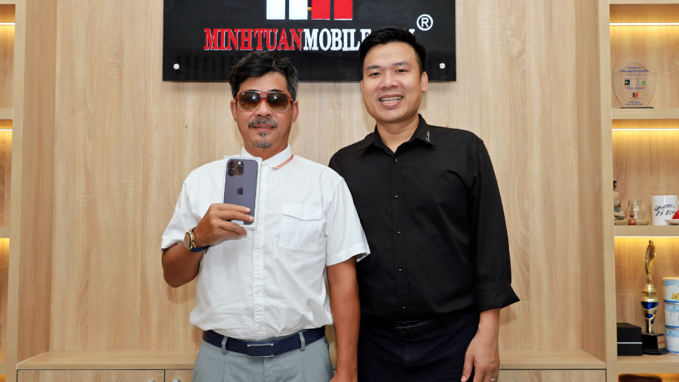Đạo diễn - Diễn viên Nhật Trung sắm siêu phẩm iPhone 14 Pro Max