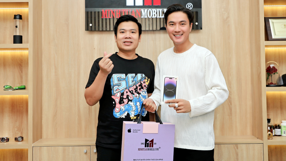 Diễn viên La MinDu điển trai, hào hứng sắm iPhone 14 Pro Max