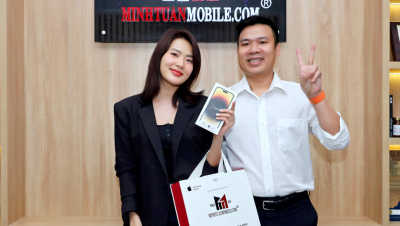 Diễn viên Nguyễn Minh Trang thanh lịch bên iPhone 14 Pro Max