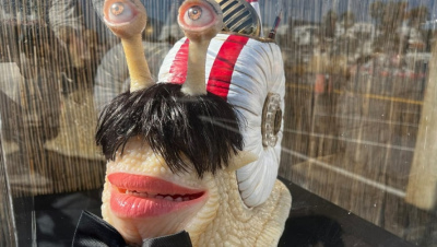 Dở khóc dở cười với tạo hình Den-den Mushi trong One Piece live action