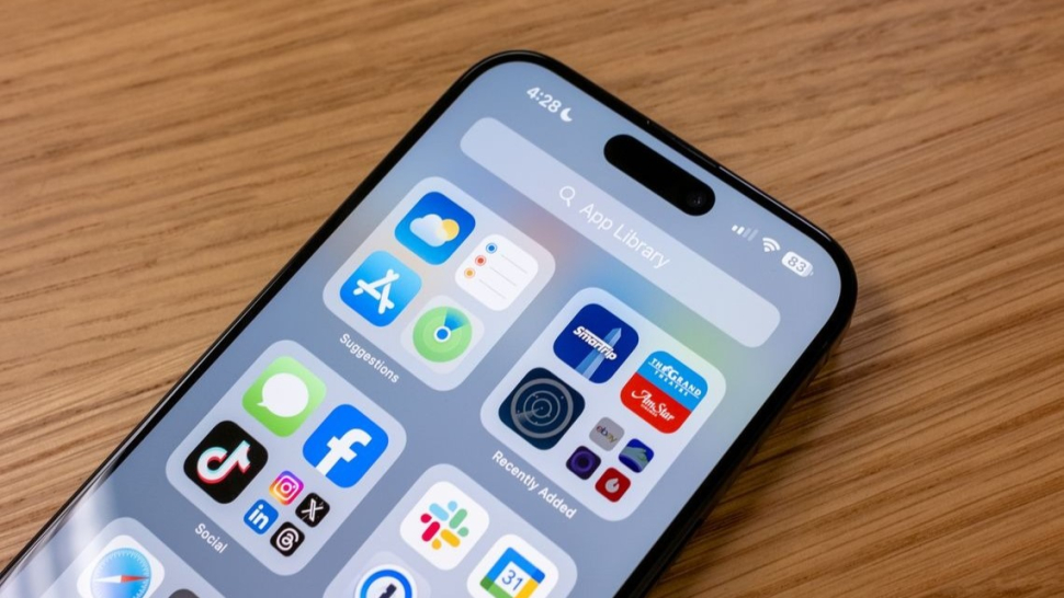 iPhone tắt nguồn thì báo thức có hoạt động không?