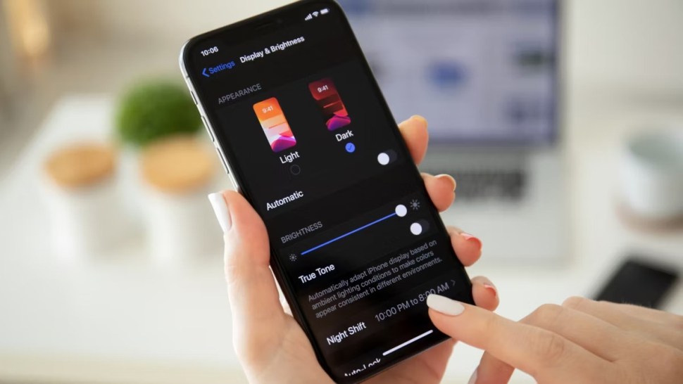 Chế độ tối có thực sự tiết kiệm pin trên iPhone?