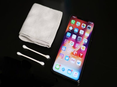 Xuất hiện video vệ sinh iPhone 