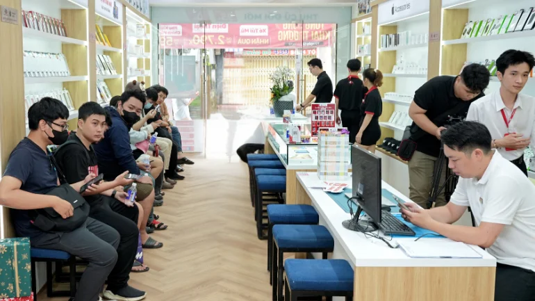 Minh Tuấn Mobile tưng bừng mừng khai trương chi nhánh Nguyễn Duy Trinh