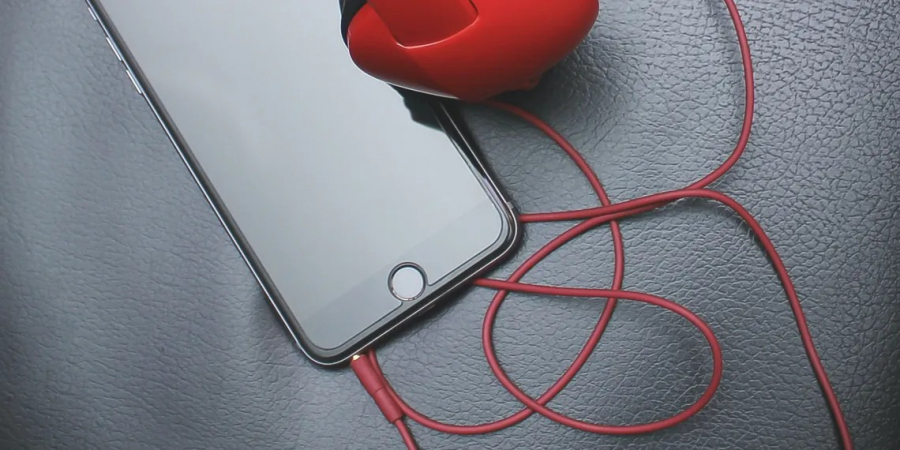 Quyết định loại bỏ jack cắm tai nghe 3.5mm trên iPhone của Apple 6 năm trước là hoàn toàn đúng đắn