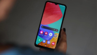Cách xử lý lỗi ố vàng màn hình do One UI 6