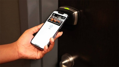 Trên iOS 15 và watchOS 8, Apple đã tích hợp chìa khóa phòng khách sạn trên ví Wallet