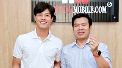 Trung vệ Lương Duy Cương điển trai bên iPhone 14 Pro Max