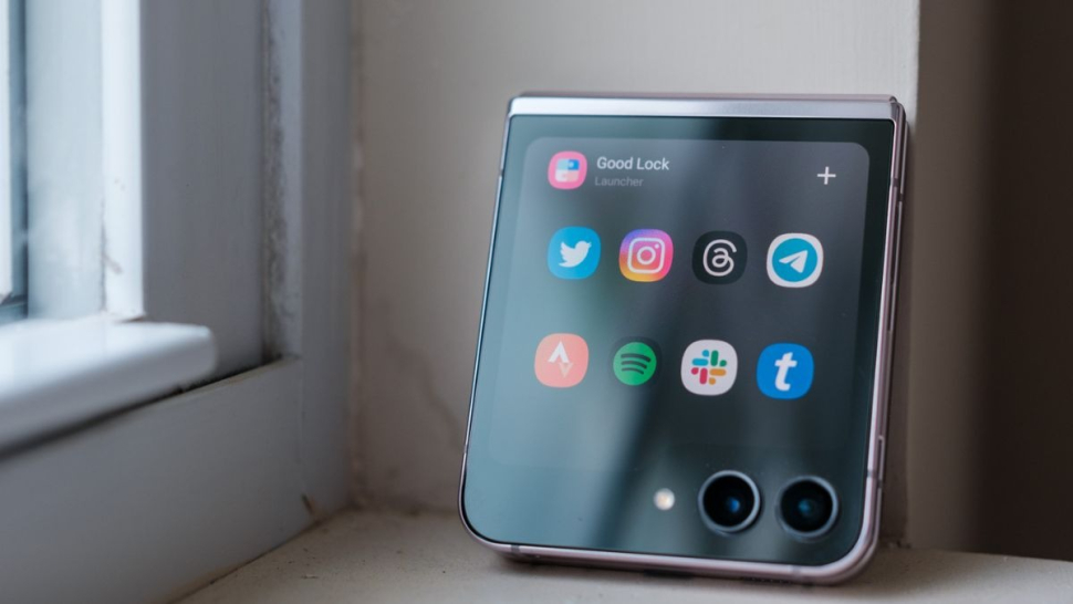 Ứng dụng CoverScreen OS đã có mặt trên Galaxy Z Flip5