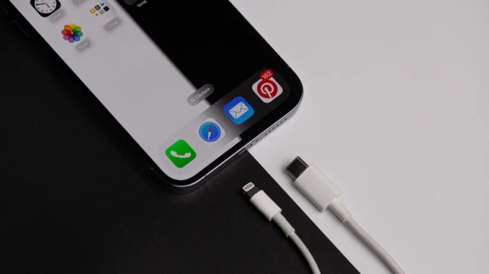 USB-C và Lightning: Đọ sức hai 'cổng sạc vàng' của iPhone