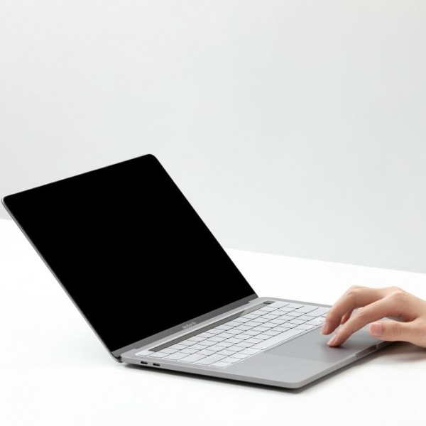 IKC2338TRN - Phủ phím MacBook Pro M2 M1 2020 Innostyle Keyguard Crystal - 2