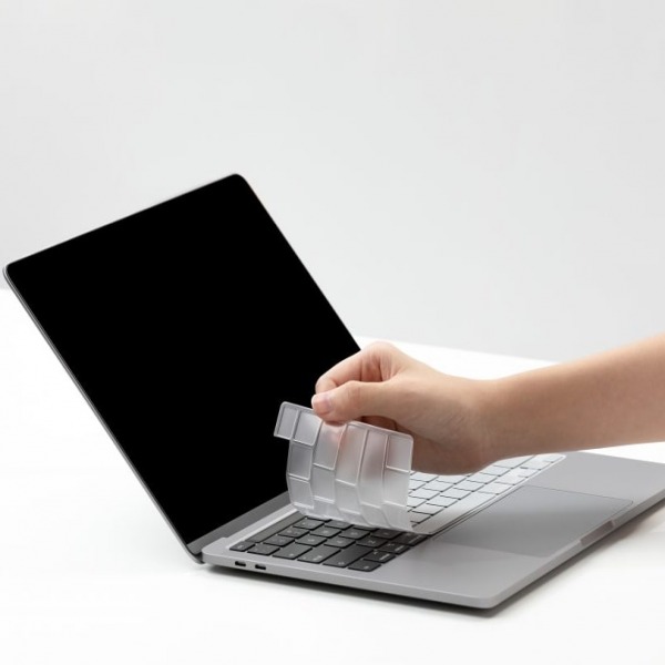 IKC2338TRN - Phủ phím MacBook Pro M2 M1 2020 Innostyle Keyguard Crystal - 5
