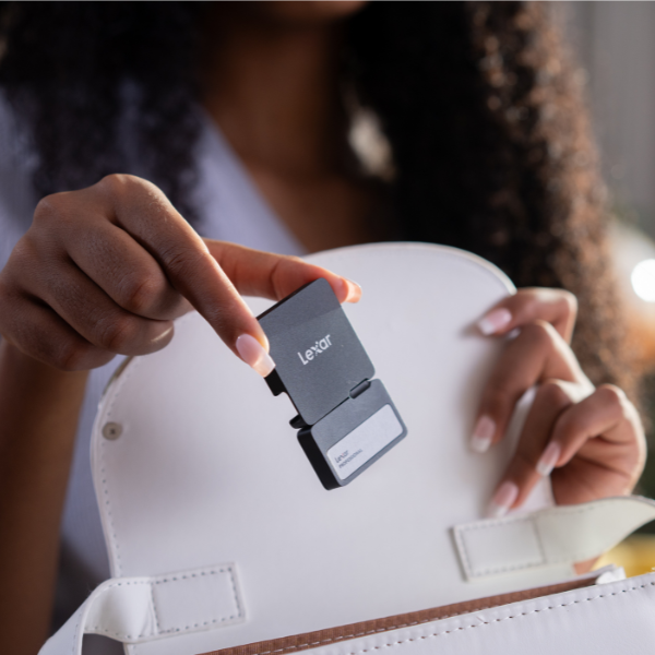 LSL400S002T-RNBNG - Ổ cứng di động SSD Lexar Professional Go With Hub SL400 2TB - 16